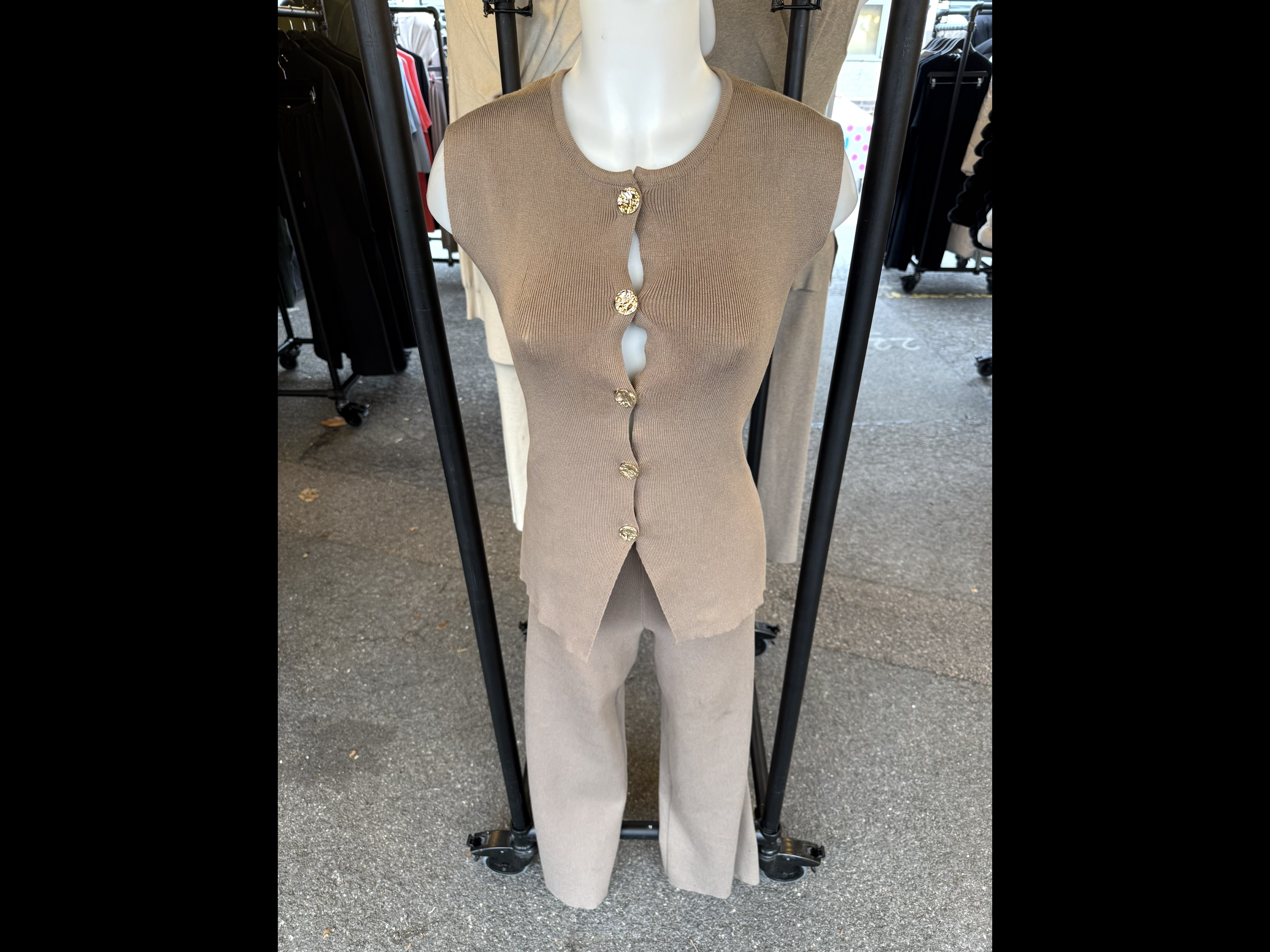 THE HAZEL SET IN TAUPE