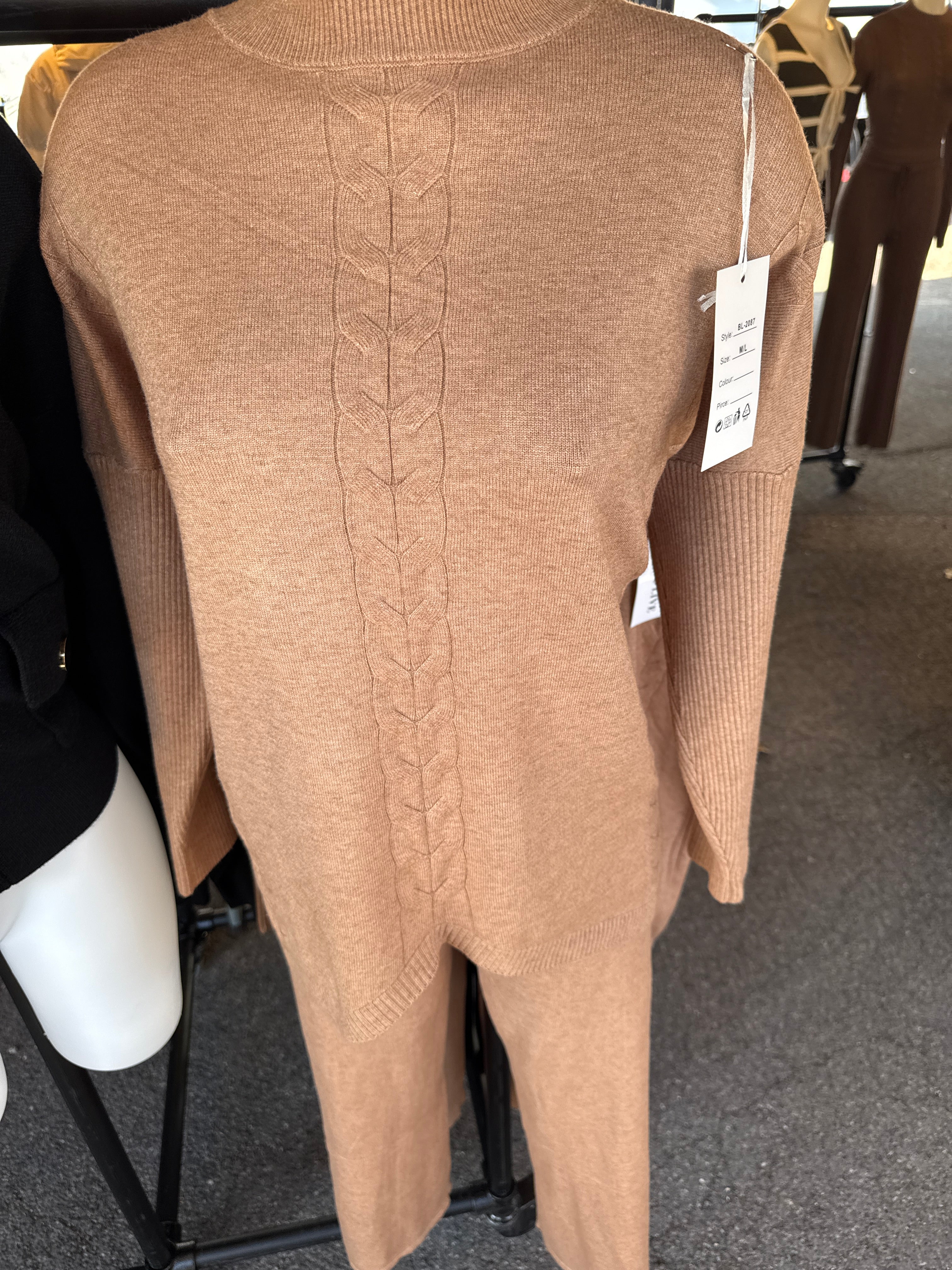 THE AMBER SET IN BLACK