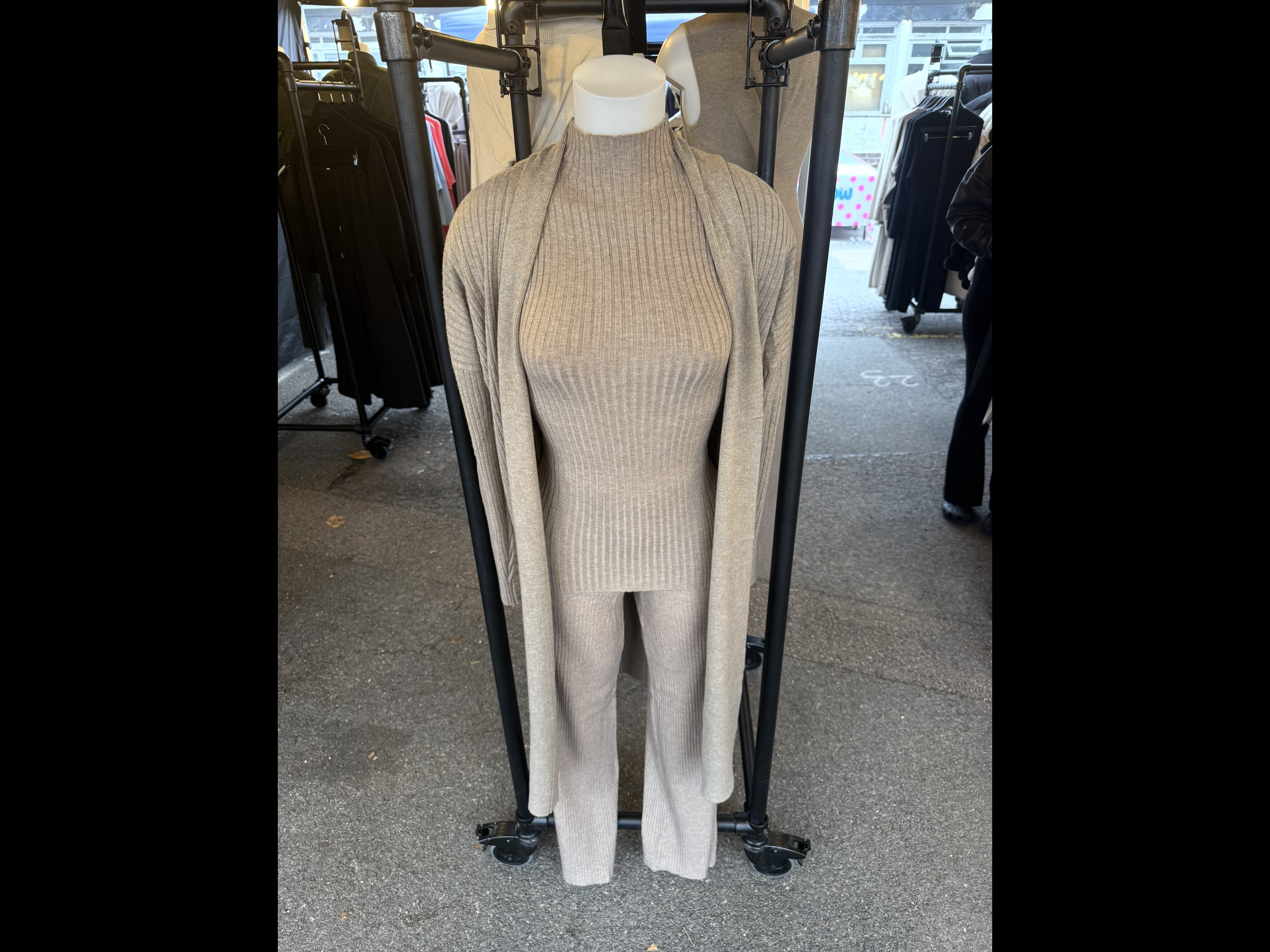 THE LUNA SET IN TAUPE