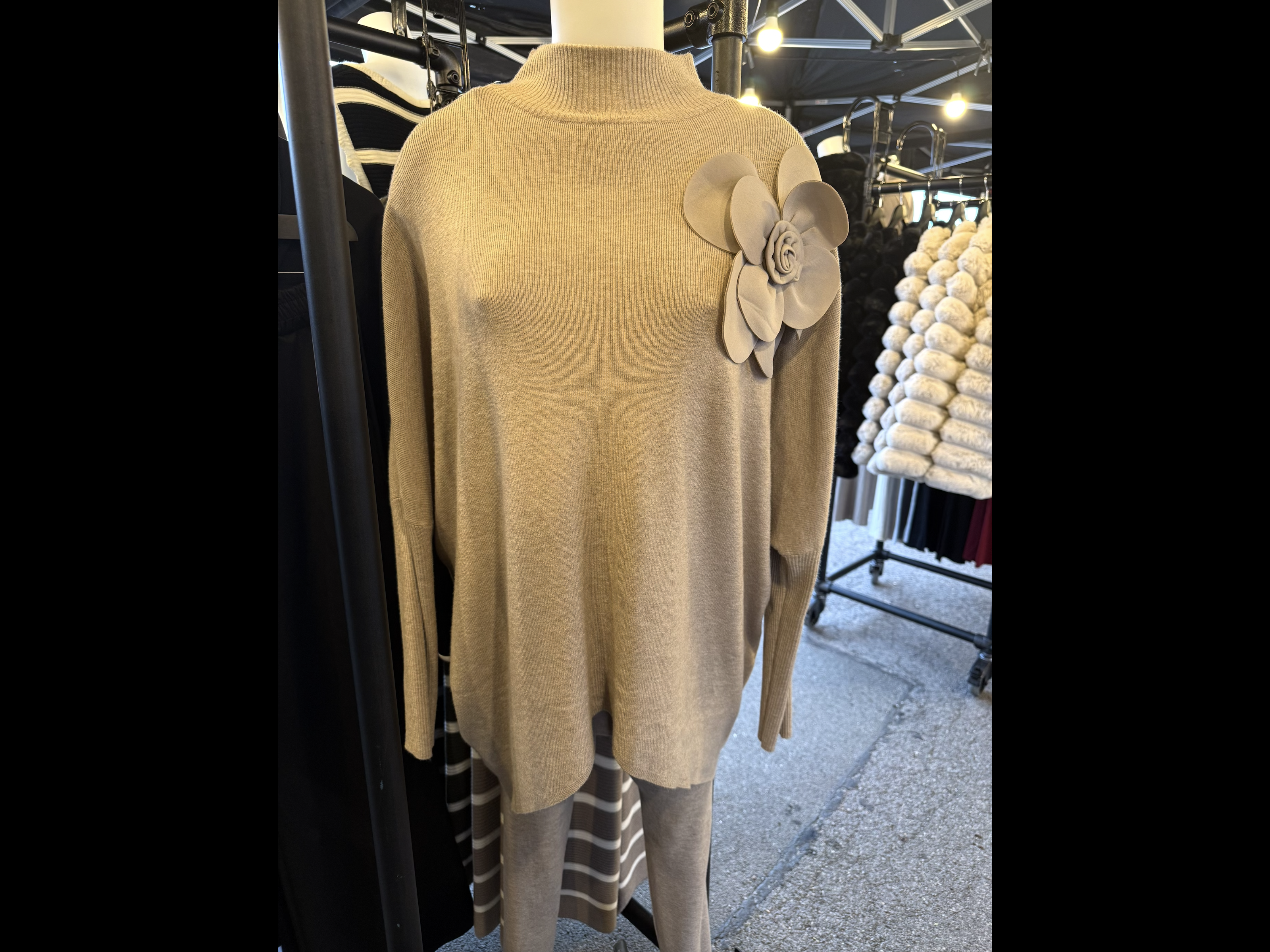 THE OLIVIA SET IN BLACK