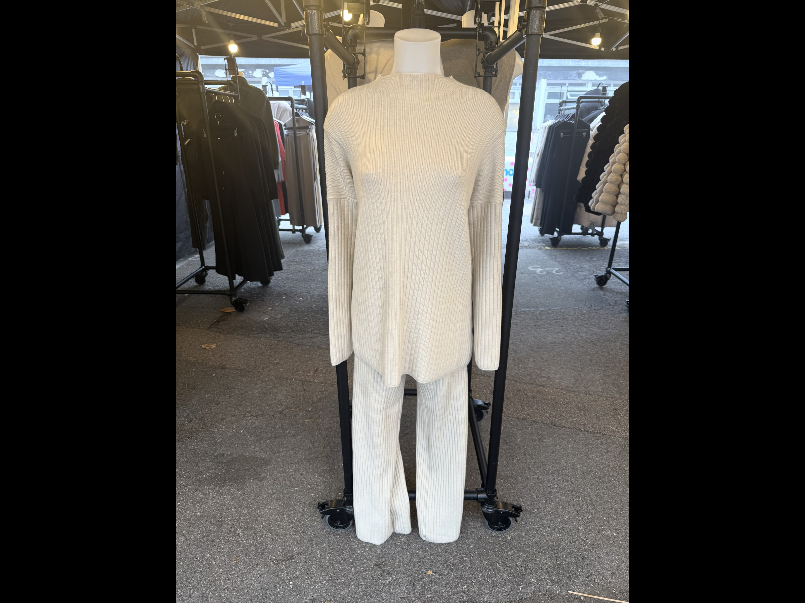 THE IVY SET IN TAUPE