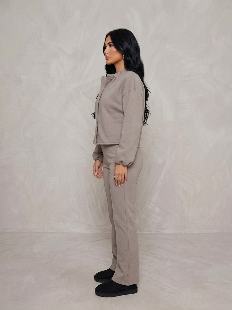 PRESLEY IN TAUPE